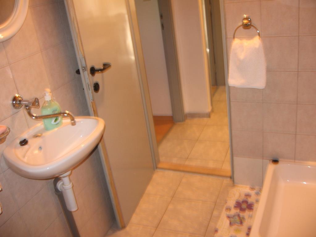 Apartments Darinka Skradin Oda fotoğraf